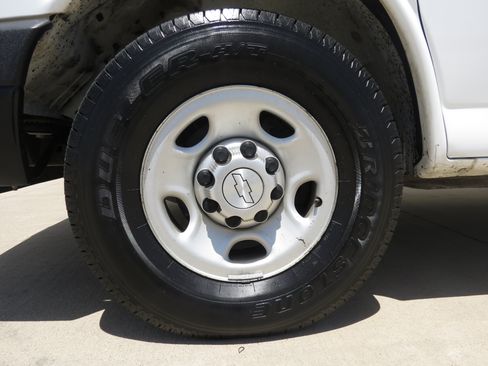 Used 2015 Chevrolet Express 2500 RWD image 9
