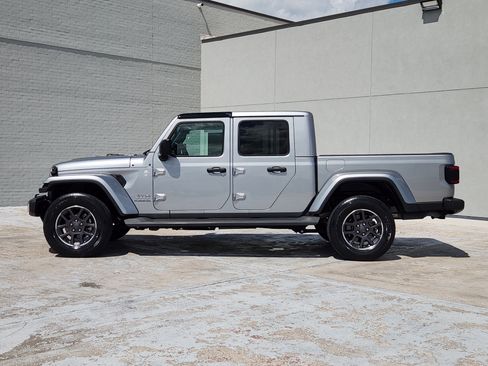 Used 2020 Jeep Gladiator Overland AWD/4WD image 5