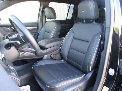 Used 2025 Buick Enclave Sport Touring AWD/4WD image 26