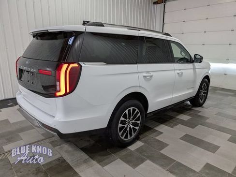 Used 2025 Ford Expedition Platinum AWD/4WD image 4