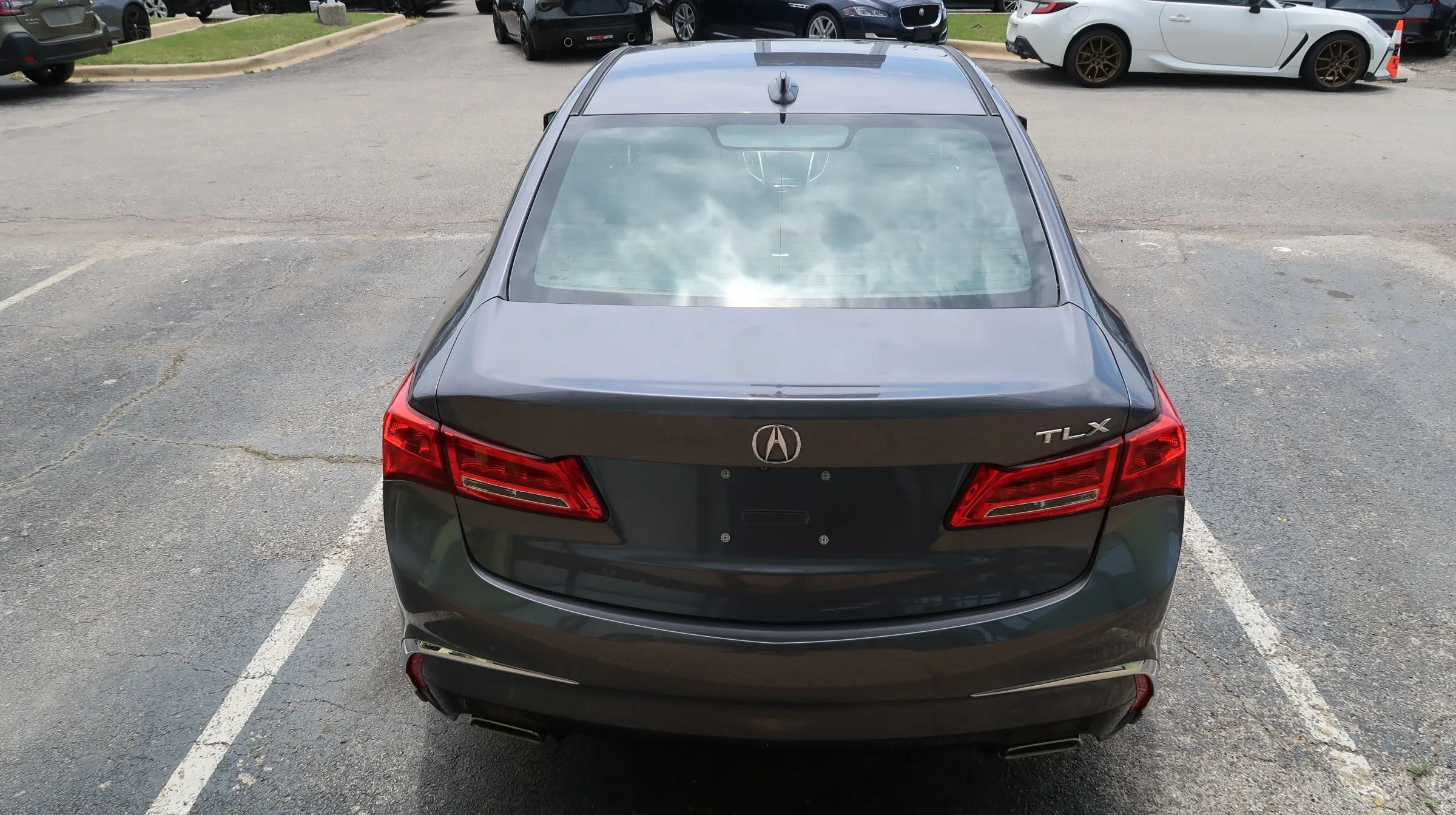Used 2018 Acura TLX w/ Technology Package FWD image 11