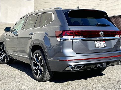 Certified 2024 Volkswagen Atlas SEL Premium R-Line image 10