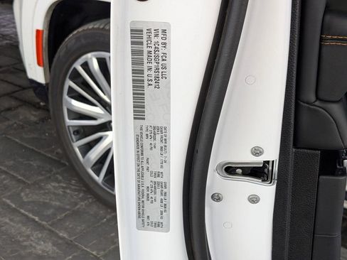 Used 2024 Jeep Grand Wagoneer L Series III image 24