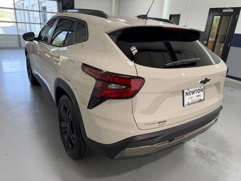 New 2026 Chevrolet Trax ACTIV w/ Sunroof Package FWD image 35