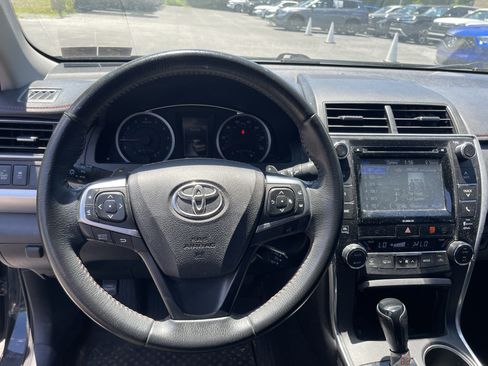 Used 2017 Toyota Camry XSE w/ Moonroof Package FWD image 12