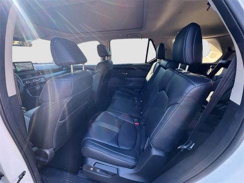 Used 2023 Honda Pilot Touring image 25