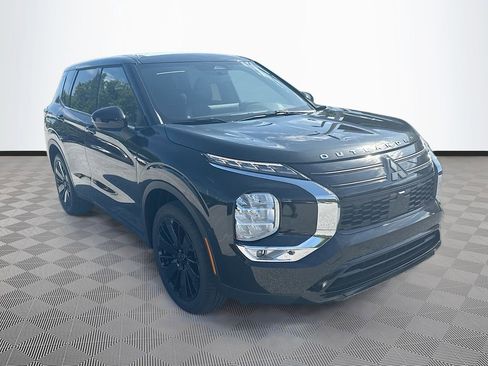 New 2026 Mitsubishi Outlander LE FWD image 3