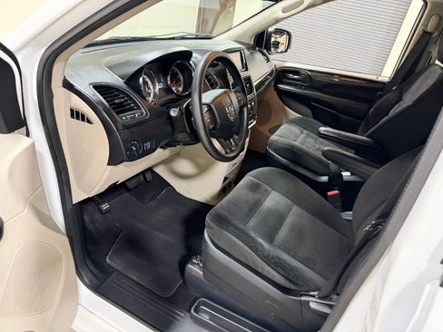 Used 2019 Dodge Grand Caravan SE FWD image 37