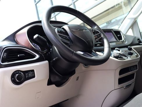 Used 2023 Chrysler Voyager LX FWD image 43