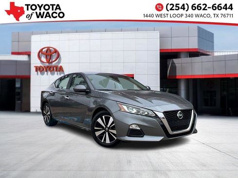 Used 2021 Nissan Altima 2.5 SV w/ SV Premium Package image 1