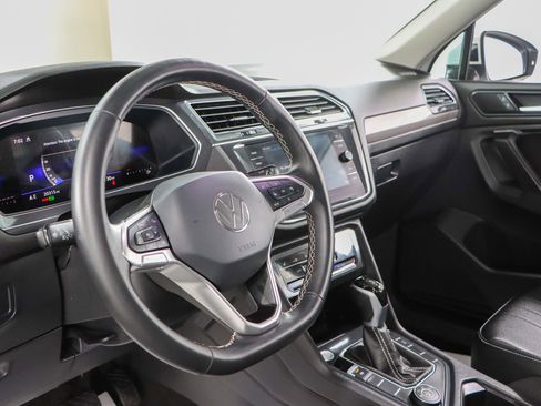 Used 2024 Volkswagen Tiguan SE image 22