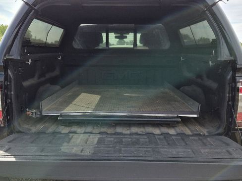 Used 2017 GMC Sierra 1500 SLT AWD/4WD image 3