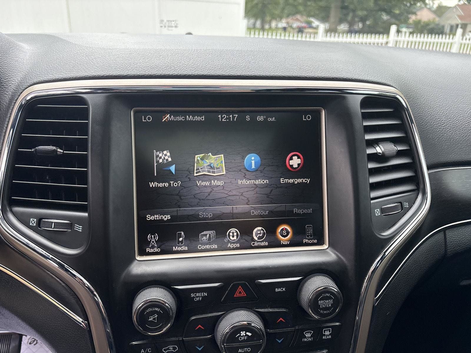 Used 2015 Jeep Grand Cherokee Limited w/ Luxury Group II AWD/4WD image 21