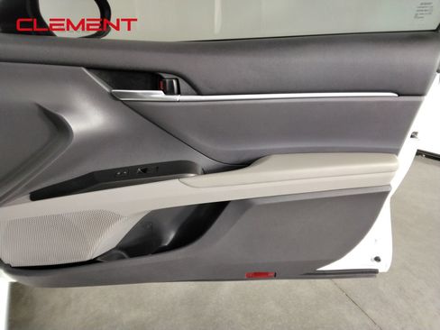 Used 2022 Toyota Camry LE FWD image 34