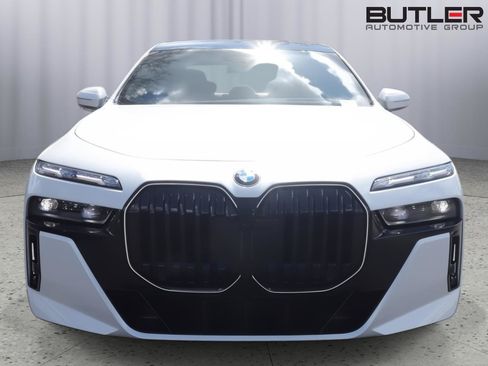 Used 2026 BMW 760i xDrive w/ Executive Package AWD/4WD image 2