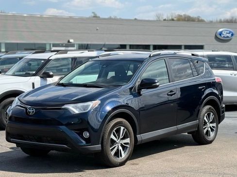 Used 2017 Toyota RAV4 XLE AWD/4WD image 28