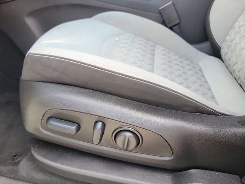 Used 2024 Chevrolet Equinox LT FWD image 11