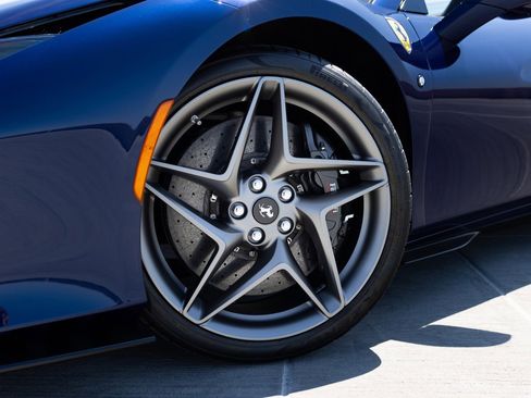 Used 2022 Ferrari F8 Tributo RWD image 10