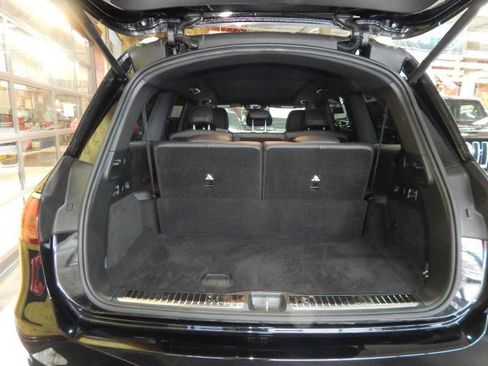 Used 2024 Mercedes-Benz GLS 450 4MATIC image 7