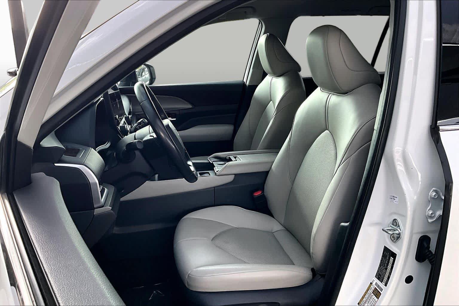 Used 2024 Toyota Grand Highlander AWD image 8