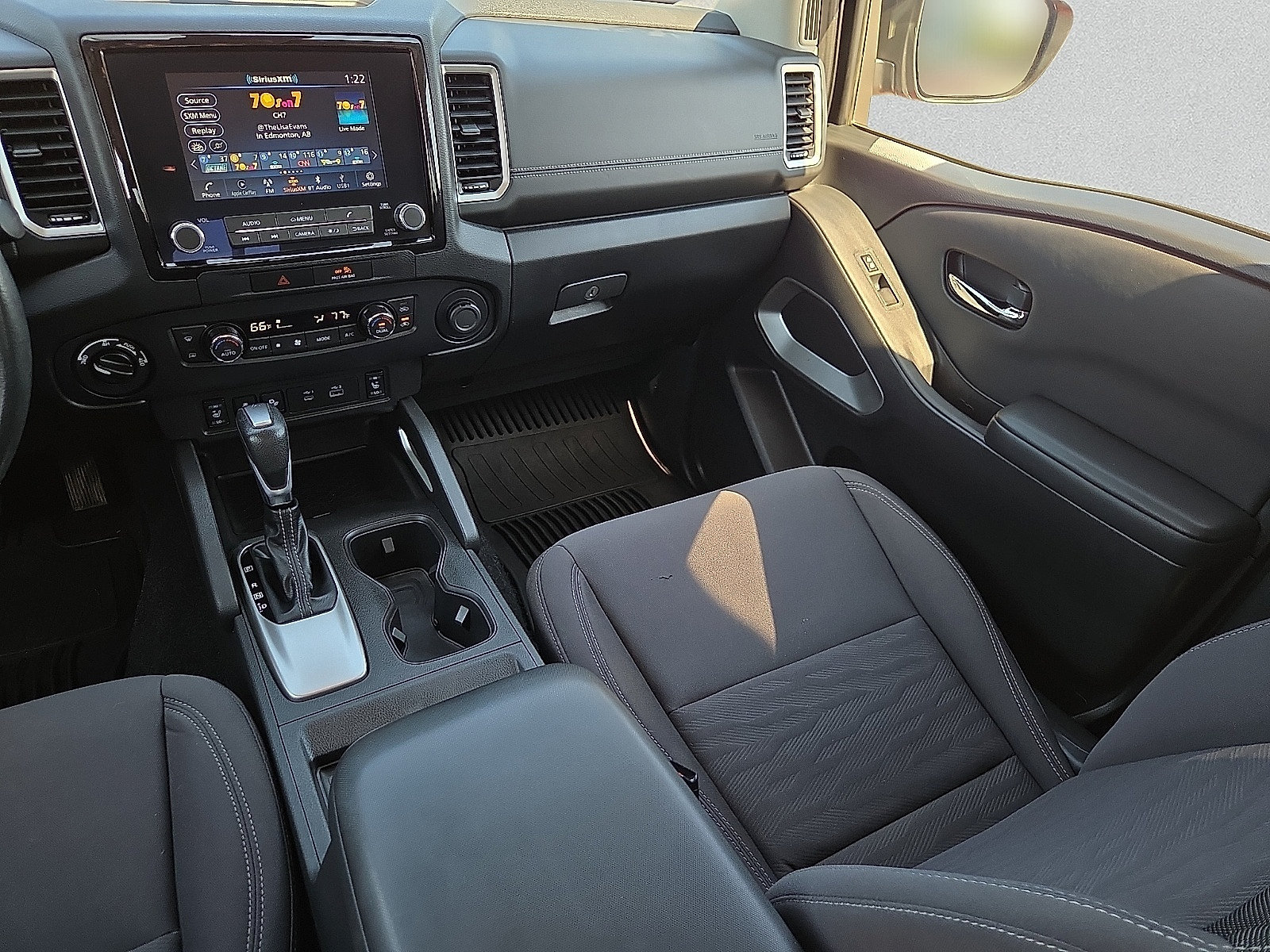 Used 2022 Nissan Frontier SV AWD/4WD image 12