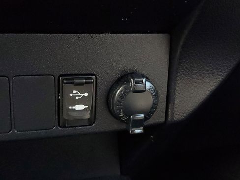 Used 2018 Toyota RAV4 XLE FWD image 28