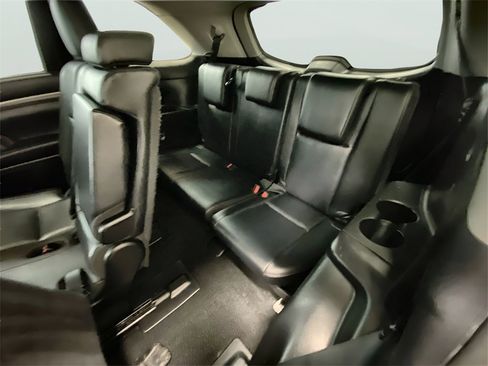 Used 2019 Toyota Highlander Limited image 17