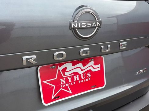 Used 2023 Nissan Rogue S image 20