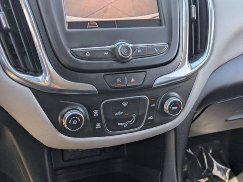 Used 2022 Chevrolet Equinox LT AWD/4WD image 25