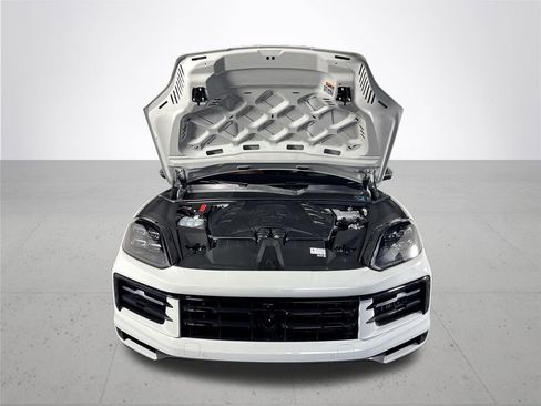 Used 2024 Porsche Cayenne S w/ Premium Package Plus (PP1) image 23