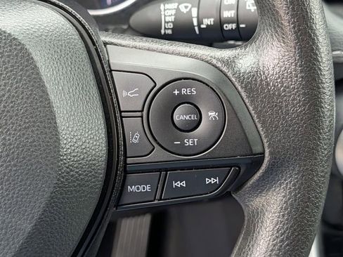 Used 2025 Toyota RAV4 XLE image 20