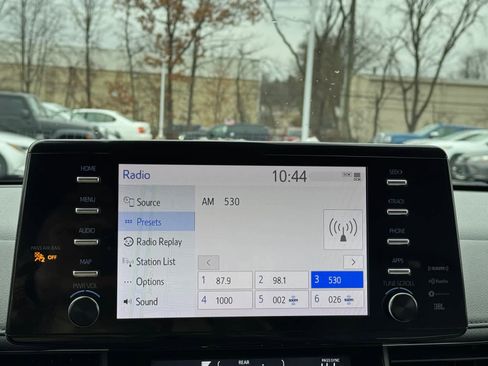 Used 2023 Toyota Sienna Limited image 6