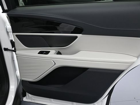 New 2026 Lincoln Nautilus Premier AWD/4WD image 37