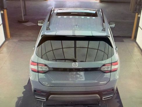 Used 2024 Honda Pilot Touring image 13