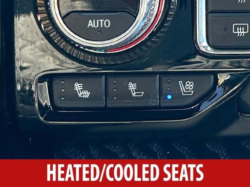 Used 2022 GMC Yukon Denali AWD/4WD image 11