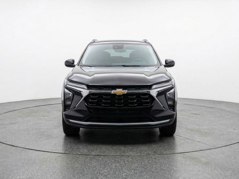 Used 2025 Chevrolet Trax LT w/ LT Convenience Package image 2