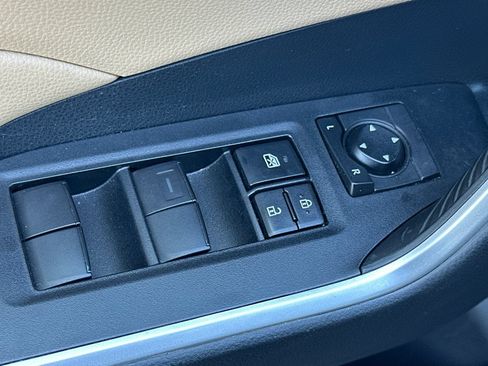 Certified 2022 Toyota RAV4 LE AWD/4WD image 13
