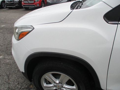 Used 2019 Chevrolet Trax LT w/ LT Convenience Package AWD/4WD image 11