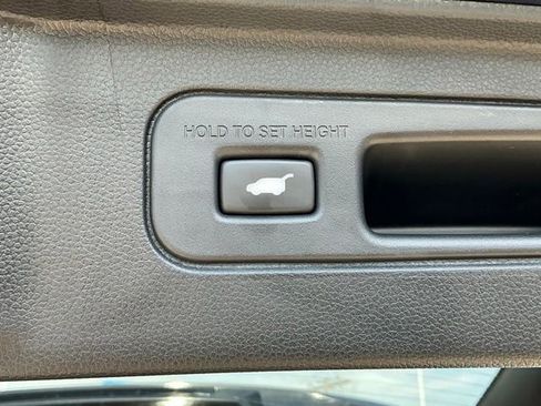 Certified 2025 Honda Pilot Touring image 7