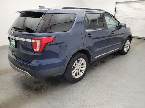 Used 2017 Ford Explorer XLT image 10