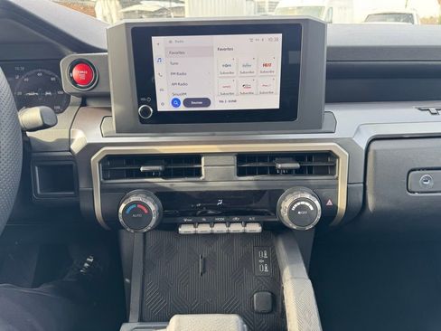 Used 2025 Toyota Tacoma TRD Off-Road image 9