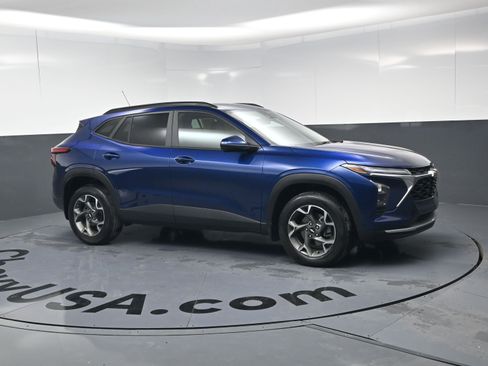 Certified 2024 Chevrolet Trax LT w/ Driver Confidence Package image 2