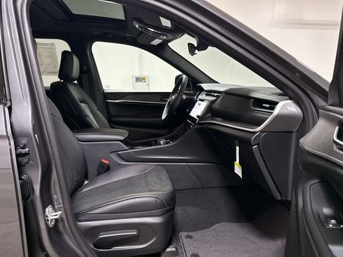 New 2026 Jeep Grand Cherokee L 4WD image 23