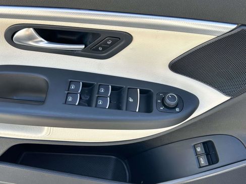 Used 2015 Volkswagen Eos Executive FWD image 16