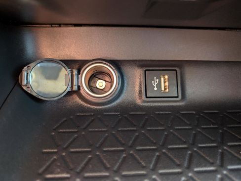 Used 2025 Toyota RAV4 LE AWD/4WD image 27