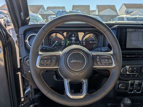 Used 2024 Jeep Wrangler Unlimited Sahara image 26