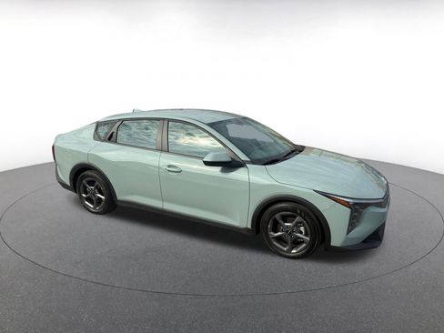 Used 2025 Kia K4 LXS image 1