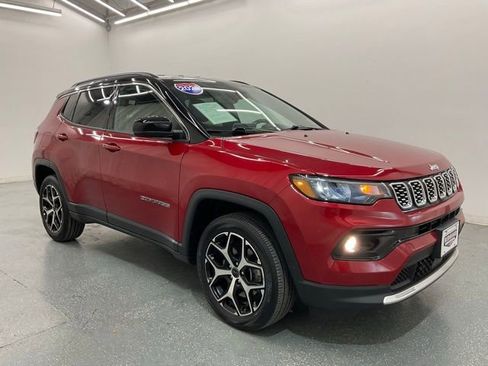 Used 2025 Jeep Compass Limited AWD/4WD image 8