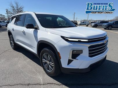 Used 2024 Chevrolet Traverse LT