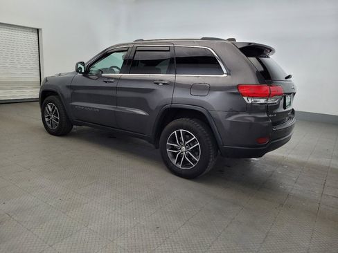 Used 2018 Jeep Grand Cherokee Laredo AWD/4WD image 3